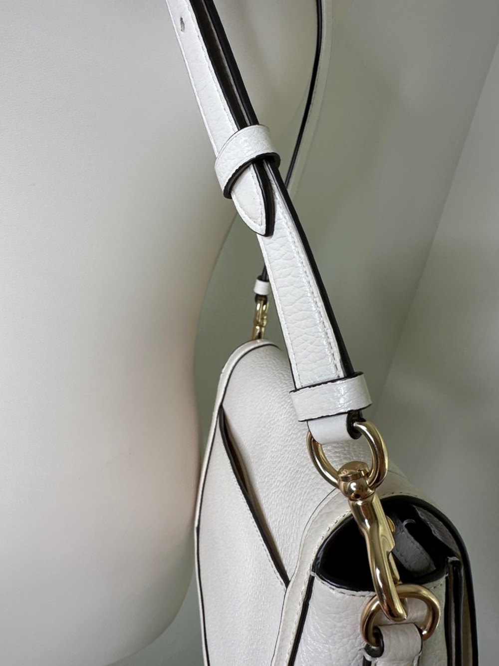 Coach White authentic Pebbled Leather Logo Saddle Crossbody - Picture 9 of 15